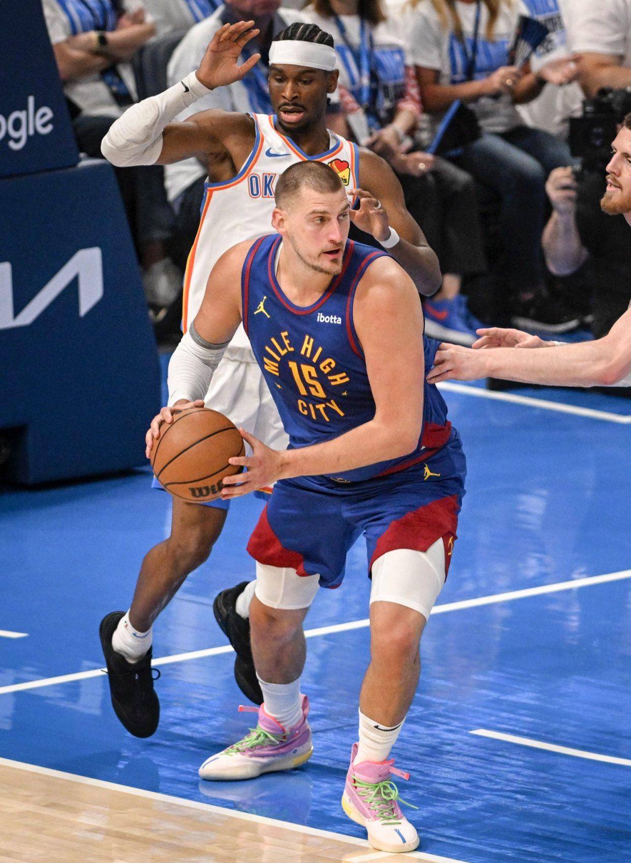 紧随其后的 紧随其后的