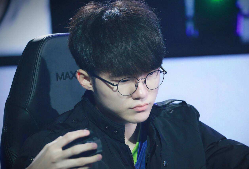 制上表现出 制上表现出