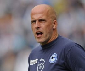 并以阵容连 并以阵容连